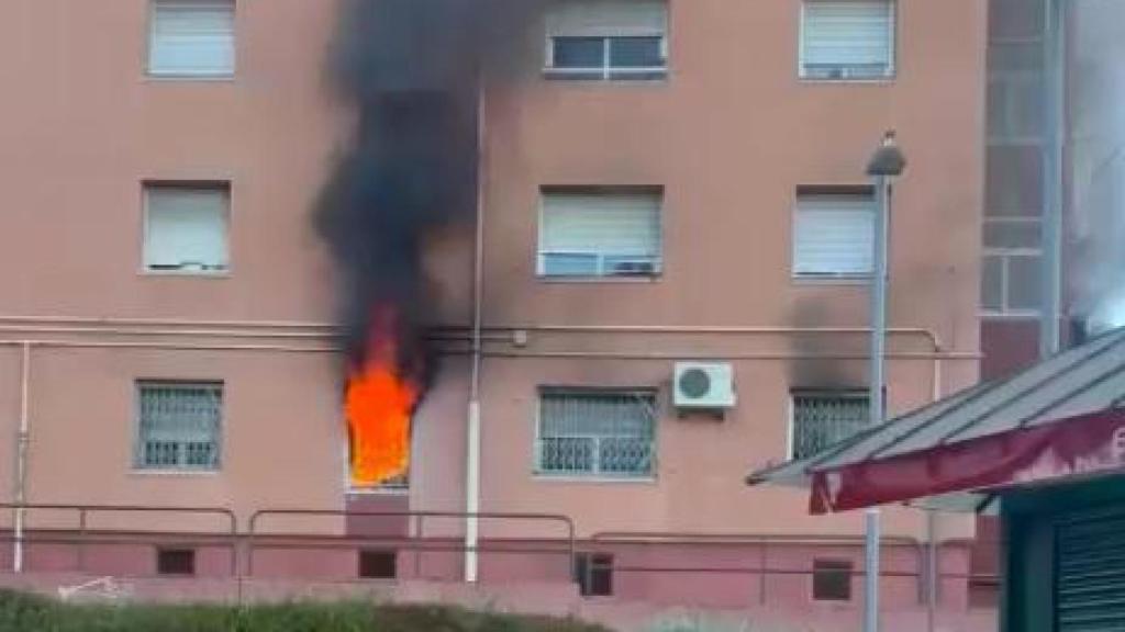 El barrio de Pomar de Badalona pide ayuda tras el brutal incendio en un piso