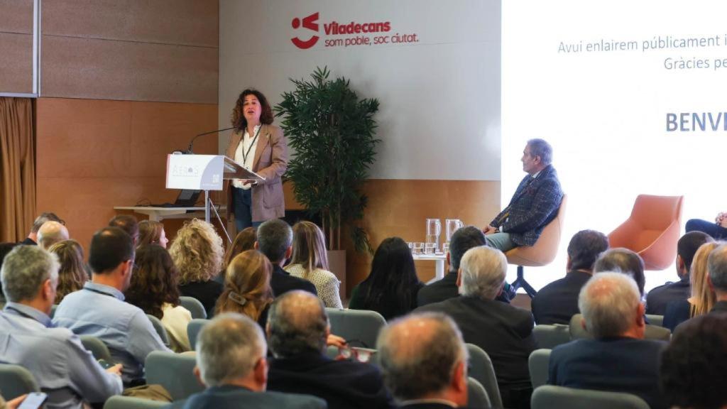 L'alcaldessa de Viladecans, Olga Morales, intervé després de l'anunci d'AeroS