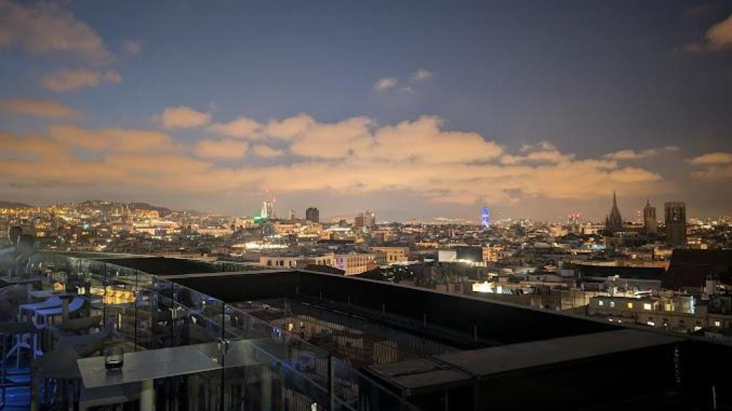 Vistes des de la terrassa 360º de l'Hotel Barceló Raval