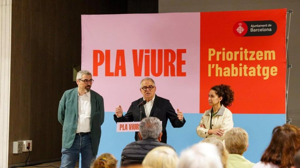 El tinent d'alcalde d'Economia i regidor de l'Eixample, Jordi Valls, intervé en l'acte de lliurament de claus