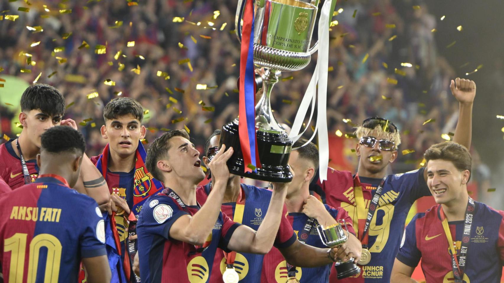 Gavi alza la Copa del Rey en La Cartuja