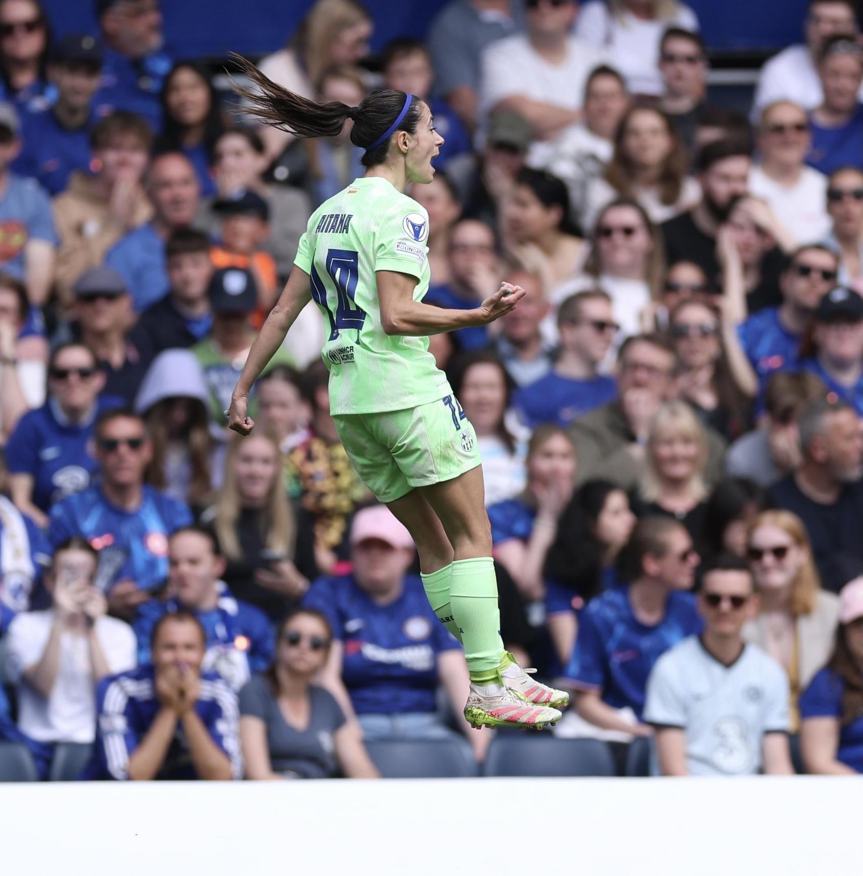 Aitana Bonmatí celebra su golazo en Stamford Bridge