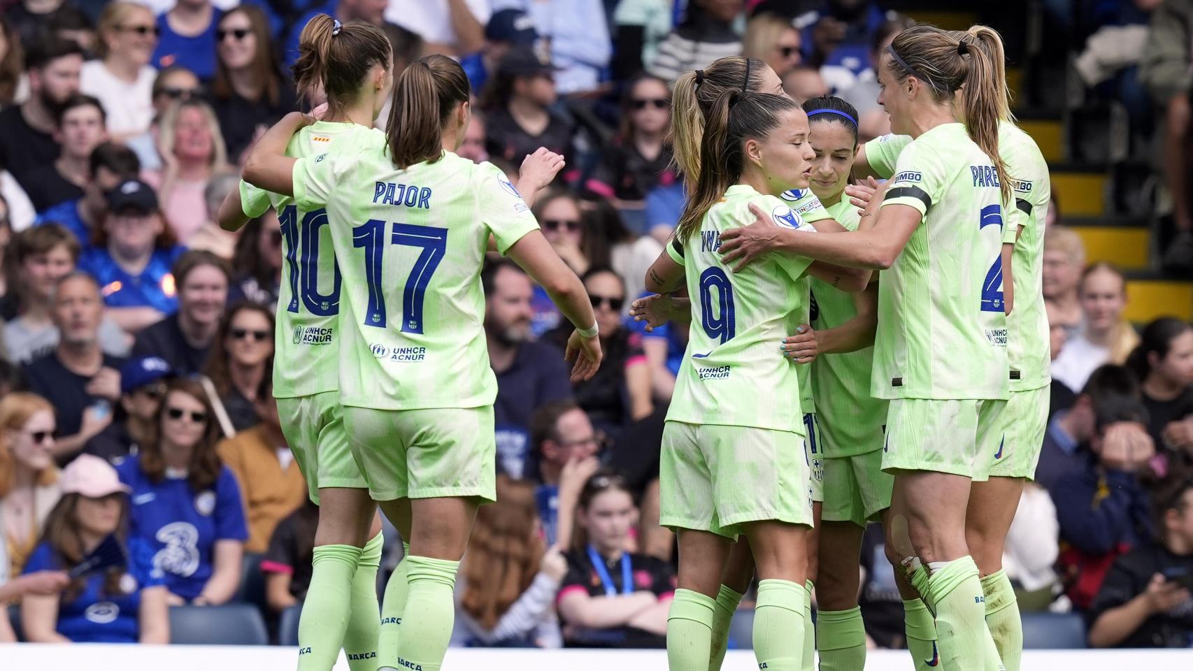 Las jugadoras del Barça Femenino celebran el golazo de Aitana Bonmatí contra el Chelsea