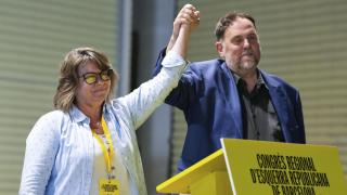 El presidente de ERC Oriol Junqueras y la nueva presidenta de la federación barcelonesa Creu Camacho durante el 72º congreso regional de ERC Barcelona