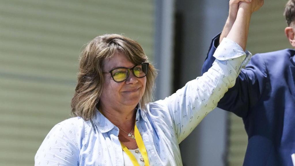 El presidente de ERC Oriol Junqueras y la nueva presidenta de la federación barcelonesa Creu Camacho durante el 72º congreso regional de ERC Barcelona