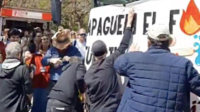Protesta contra el turismo  frente a la Sagrada Família