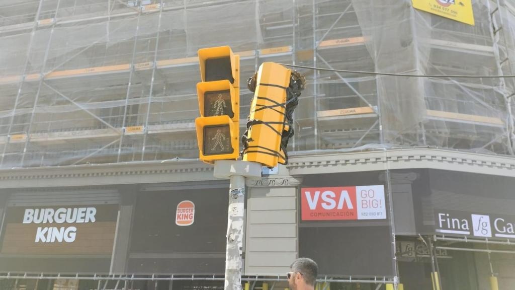 Semàfors sense funcionar a Plaça Catalunya després de l'apagada