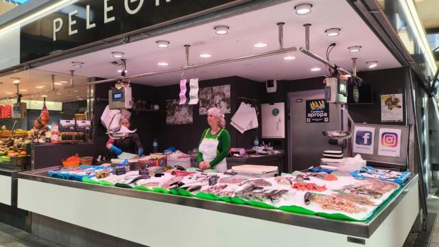 Pescadería Pelegrín, en el Mercat de Sant Andreu de Palomar