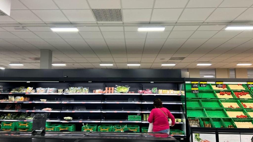 Estanterías de un Mercadona, arrasadas