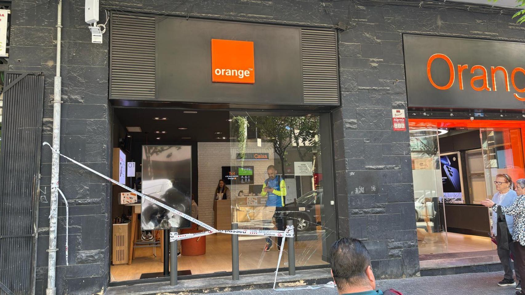 Atracan la Orange de Sant Adrià de Besòs durante el apagón eléctrico