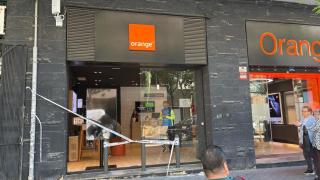 Atracan la Orange de Sant Adrià de Besòs durante el apagón eléctrico