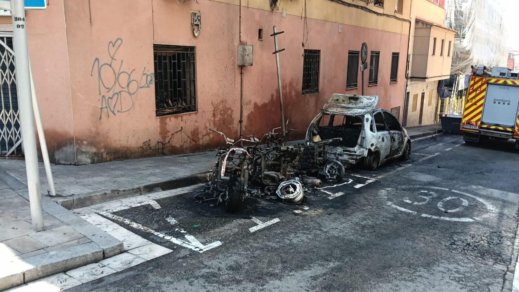 Arden unas motos eléctricas en Santa Coloma de Gramenet
