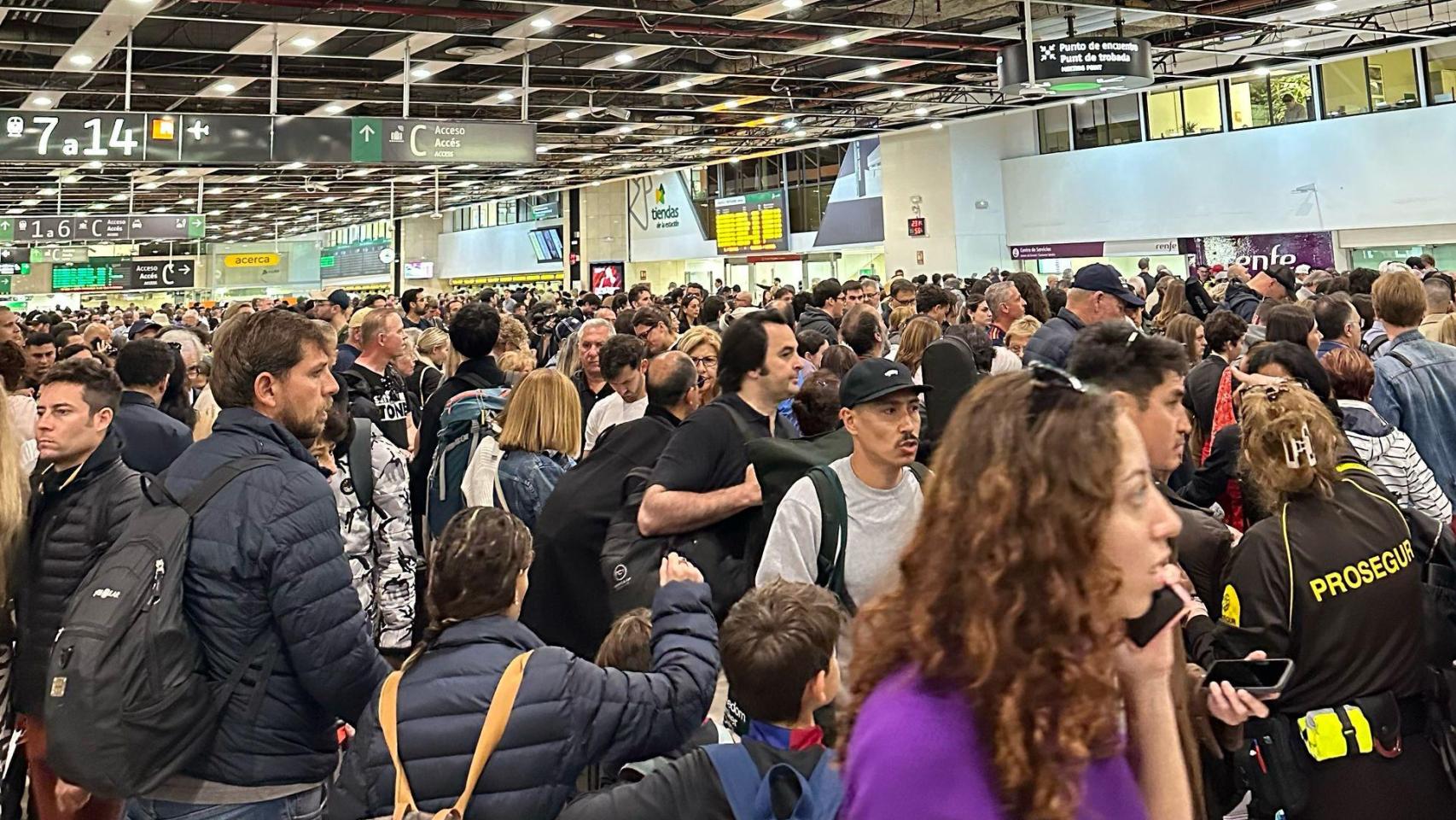 Colapso en Sants tras el apagón del lunes, 28 de abril