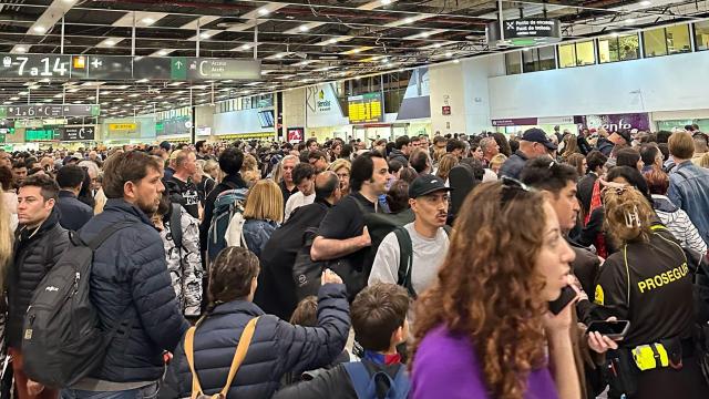 Colapso en Sants tras el apagón del lunes, 28 de abril