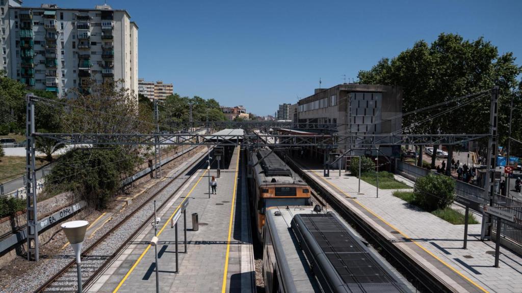 Una estación de Rodalies vacía y sin servicio a causa del apagón