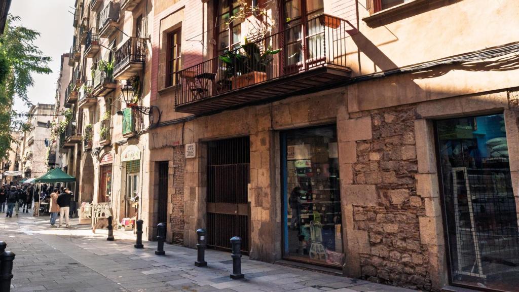 Façana dels edificis del carrer Gremi dels Calderers de Barcelona