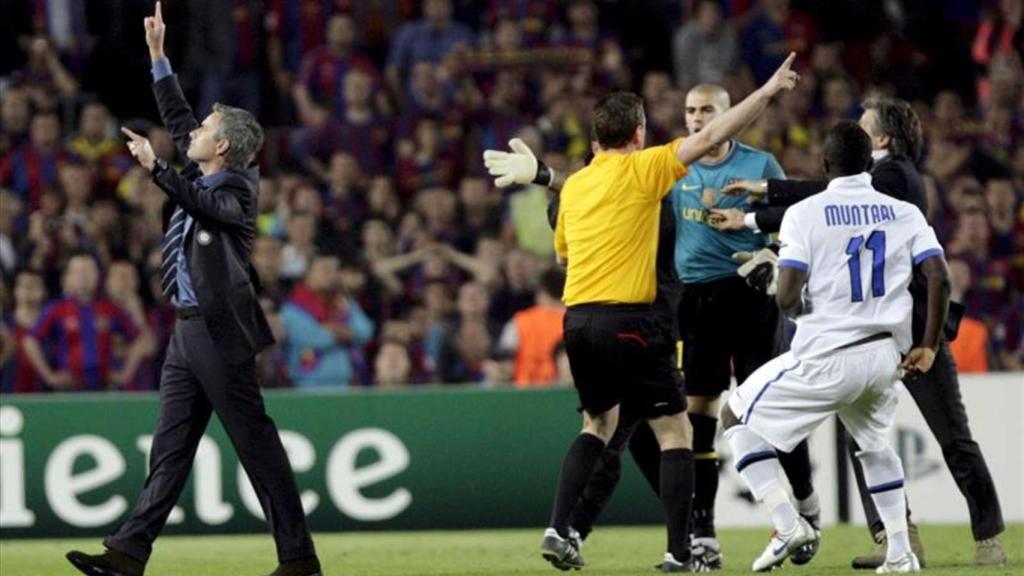 Víctor Valdés se encara con Mourinho en la noche de los aspersores