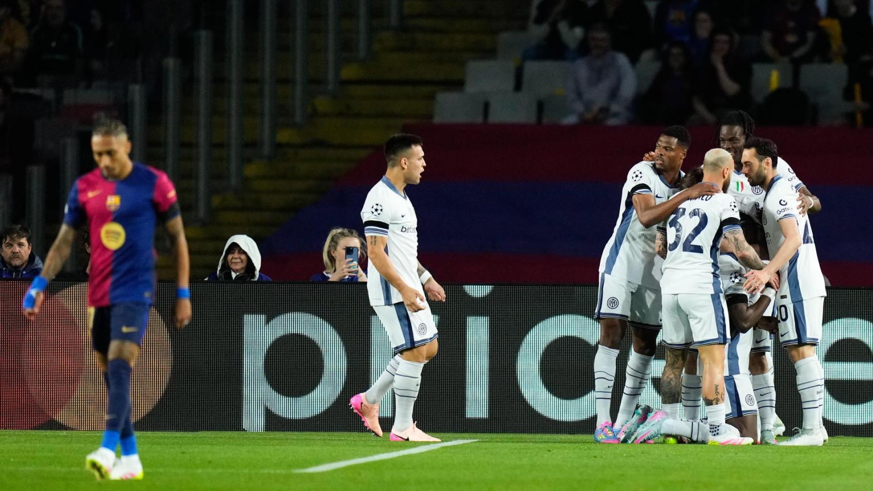 Los jugadores del Inter celebran el gol de Thuram