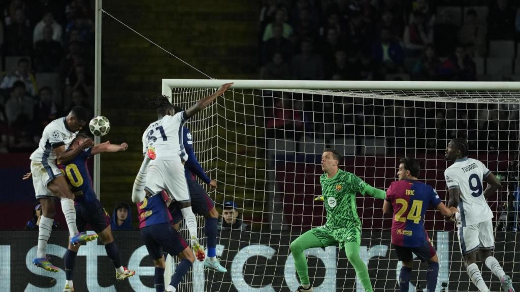 El segundo gol de Dumfries en el Barça-Inter de Champions