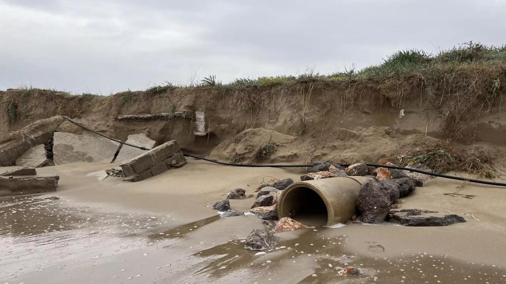 Efectos del temporal Patricia de finales de julio de 2023 en la playa de Gavà
