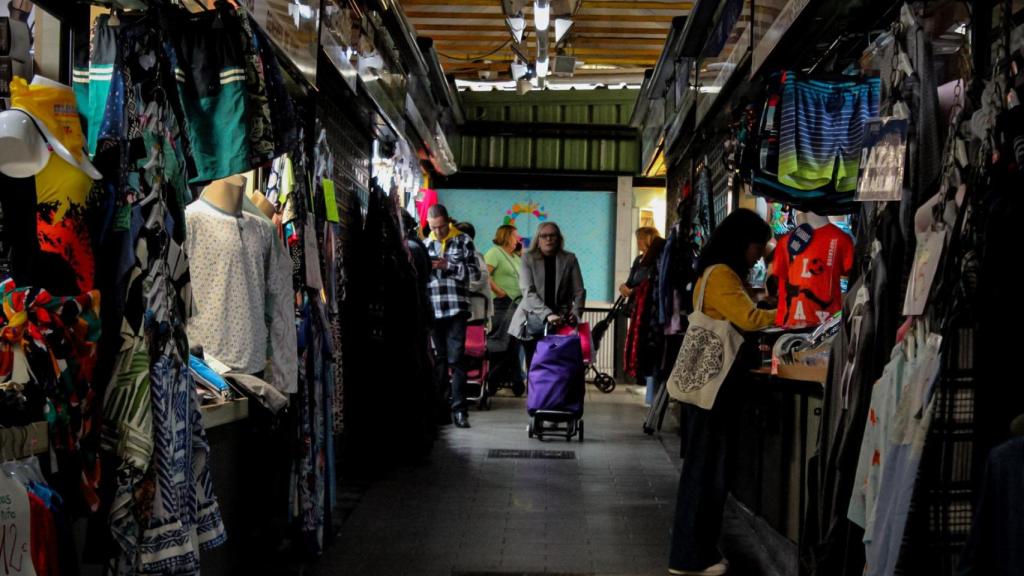 Pasillo interior del Mercado de Collblanc