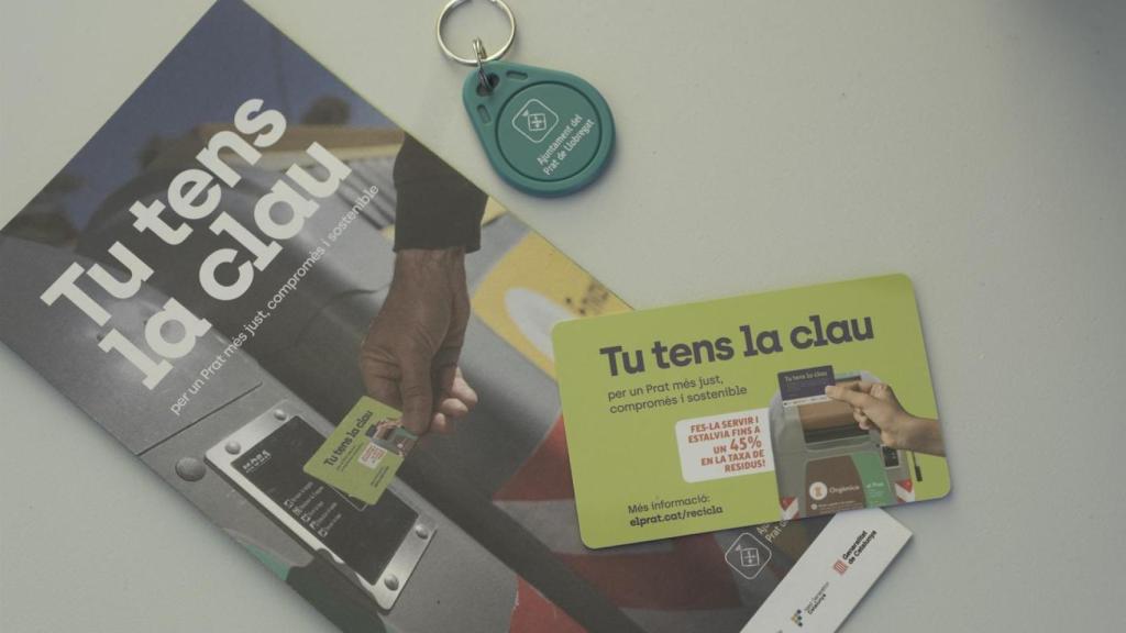 Pin y tarjeta para reciclar en El Prat de Llobregat