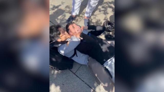 Un turista retiene con la técnica del 'mataleón' a un ladrón que le robó la cámara en el centro de Barcelona