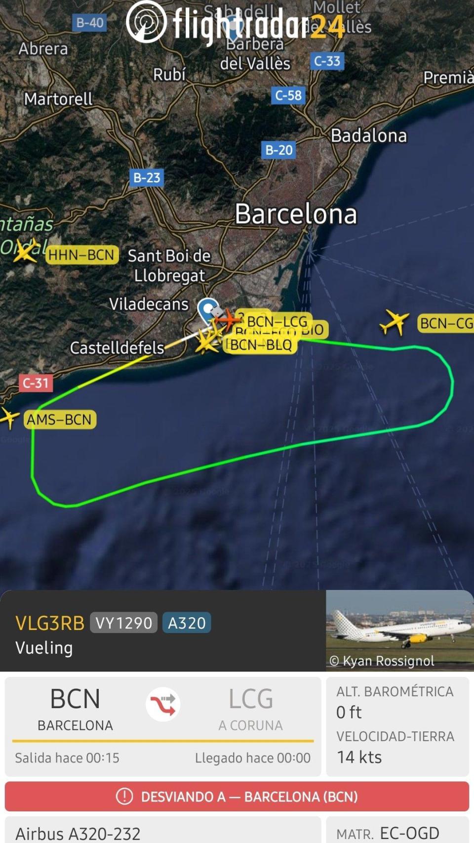 Un avió de Vueling parteix des de Barcelona a Corunya i torna per l'alerta de fum