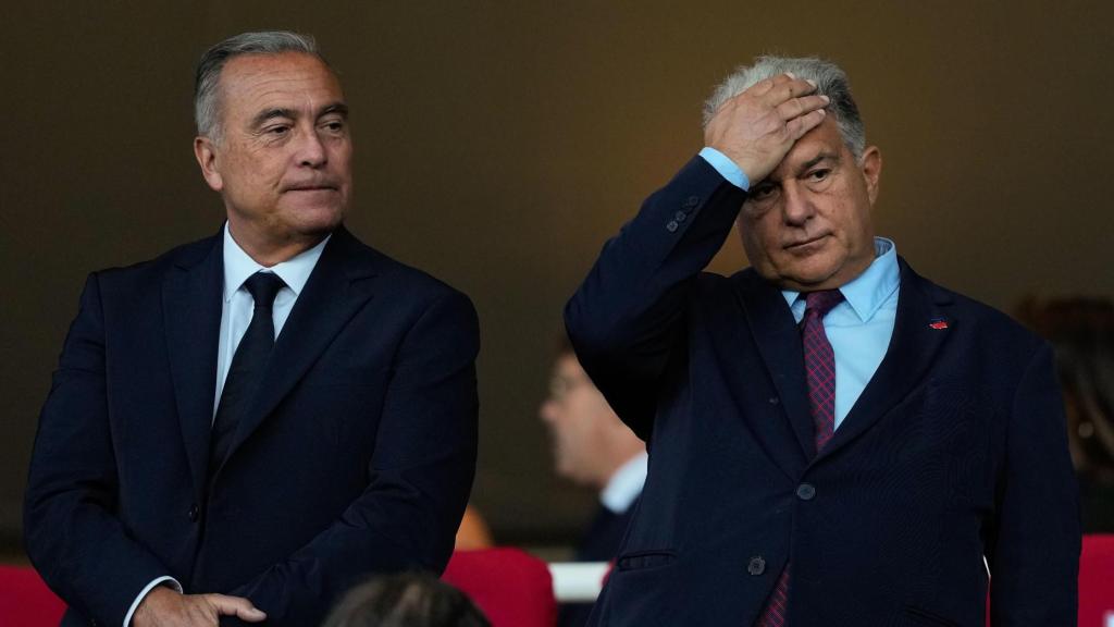 Joan Laporta y Rafa Yuste en el palco de Montjuïc durante el Barça-Inter