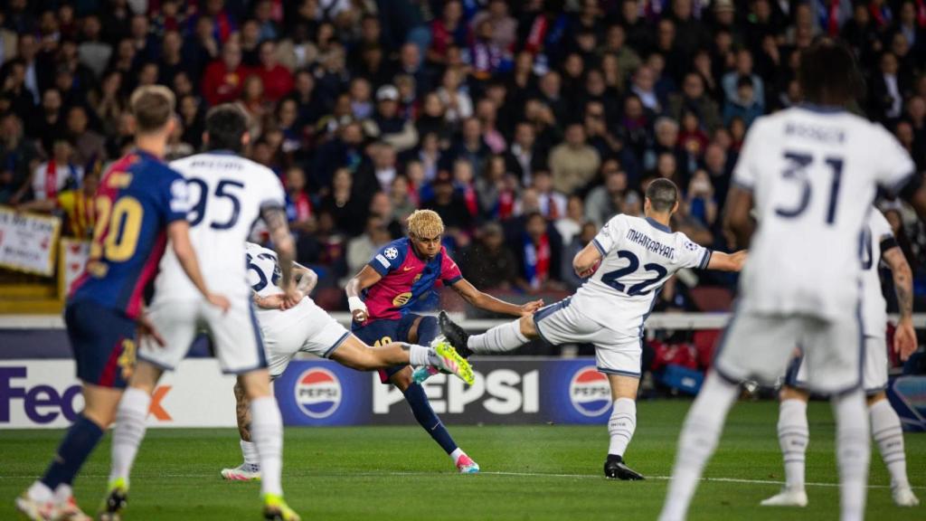 El disparo de Lamine Yamal contra el Inter de Milán