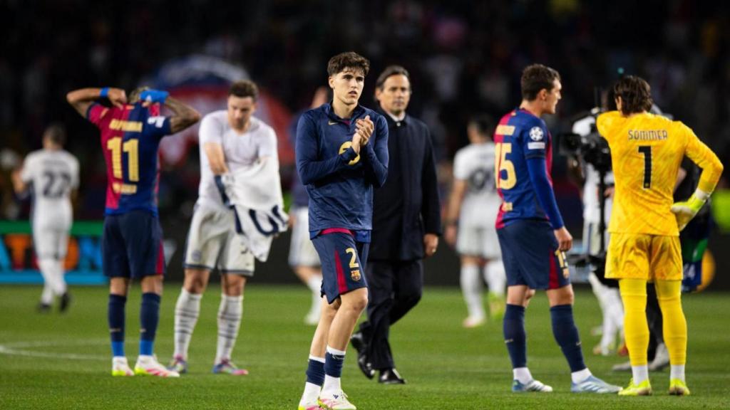 Pau Cubarsí agradece el apoyo de la afición culé en Montjuïc, tras empatar contra el Inter de Milán en la Champions League