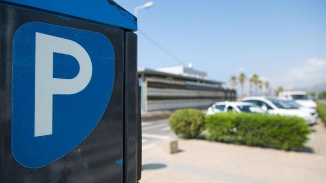 Castelldefels estrena temporada de playa con aparcamiento de pago