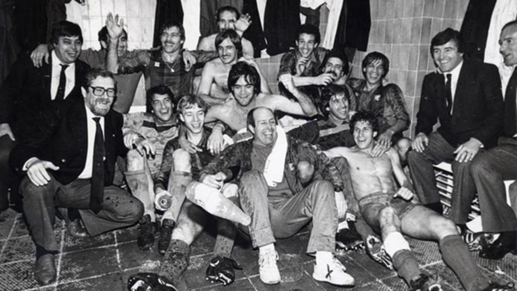 Los jugadores del Barça celebran la Liga de 1985