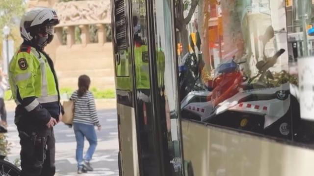 Macrodispositivo policial en los autobuses de Barcelona: 28 detenidos por hurtos y robos