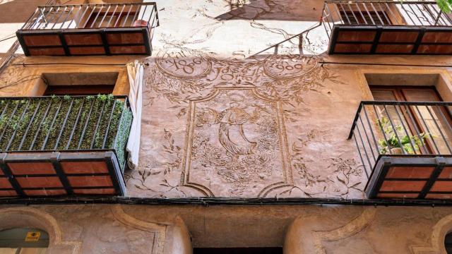 El homenaje del genial arquitecto modernista Jujol al 'santo' del barrio, Sant Josep Oriol en la Casa Bruguera