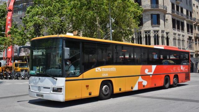 Imagen de archivo de un bus en Barcelona