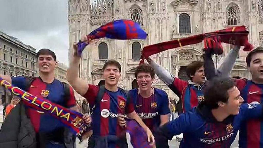 Aficionados del Barça en Milán para las 'semis' de Champions contra el Inter