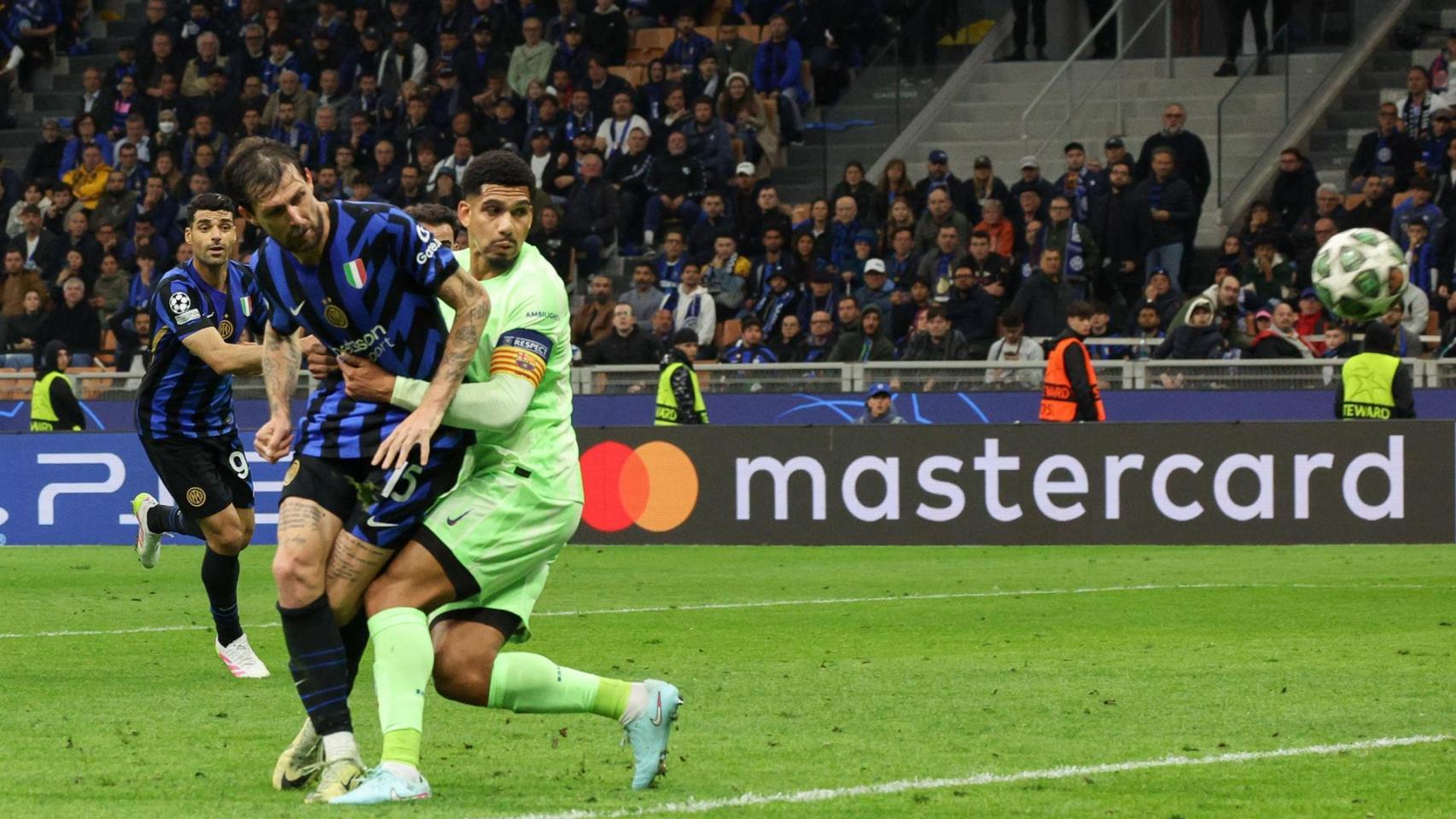 Acerbi marca el tercer gol del Inter