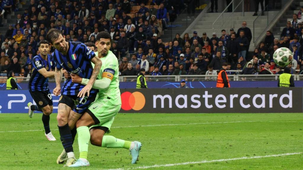 Acerbi marca el tercer gol del Inter