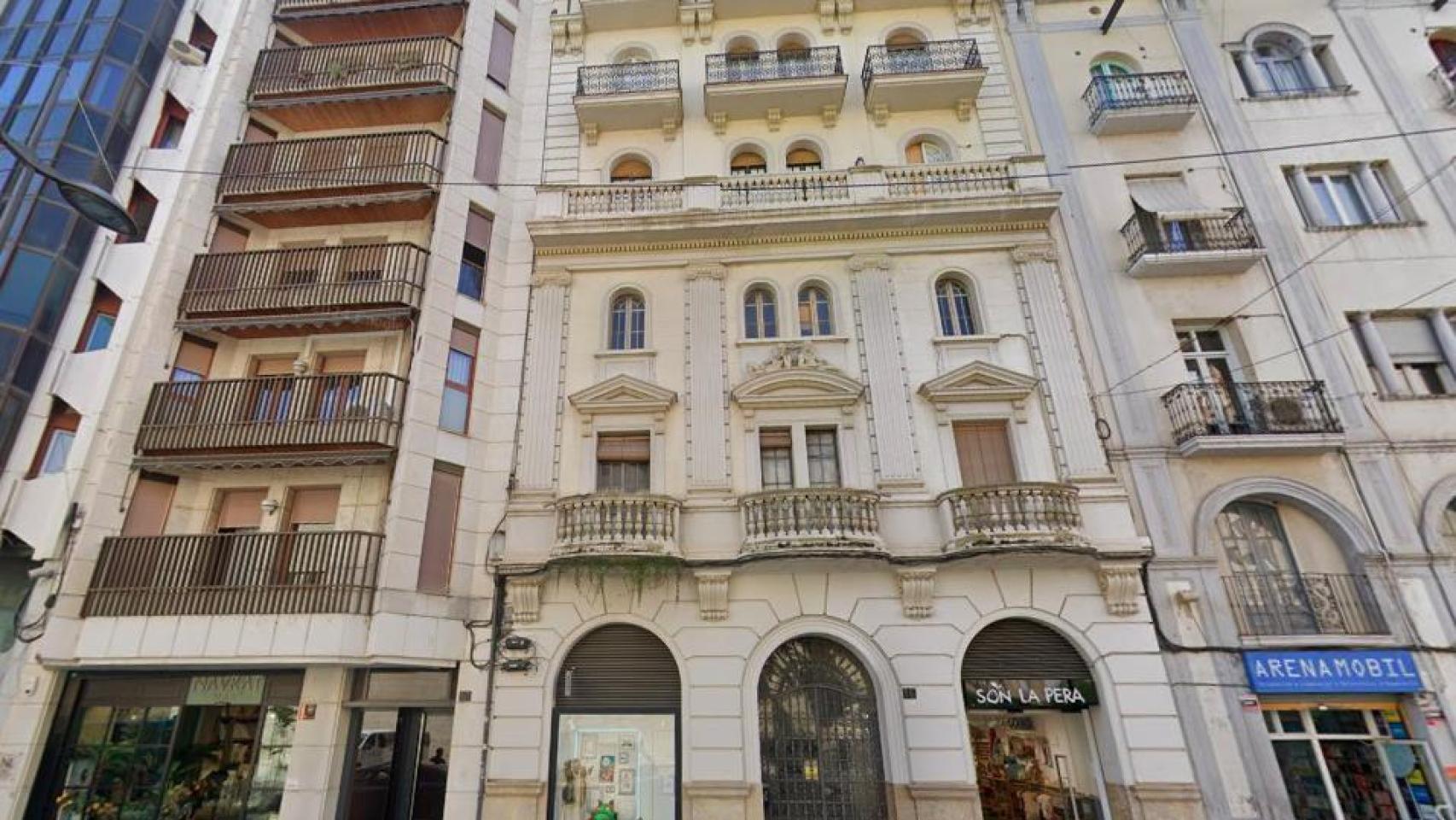 Se vende: piden tres millones de euros por este edificio histórico de Lleida de 1934