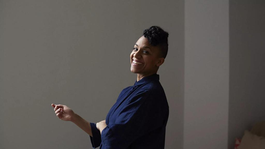 Retrato de Kapwani Kiwanga, ganadora del Premio Joan Miró 2025