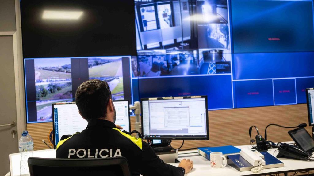 Un agent de la policia local de Santa Coloma