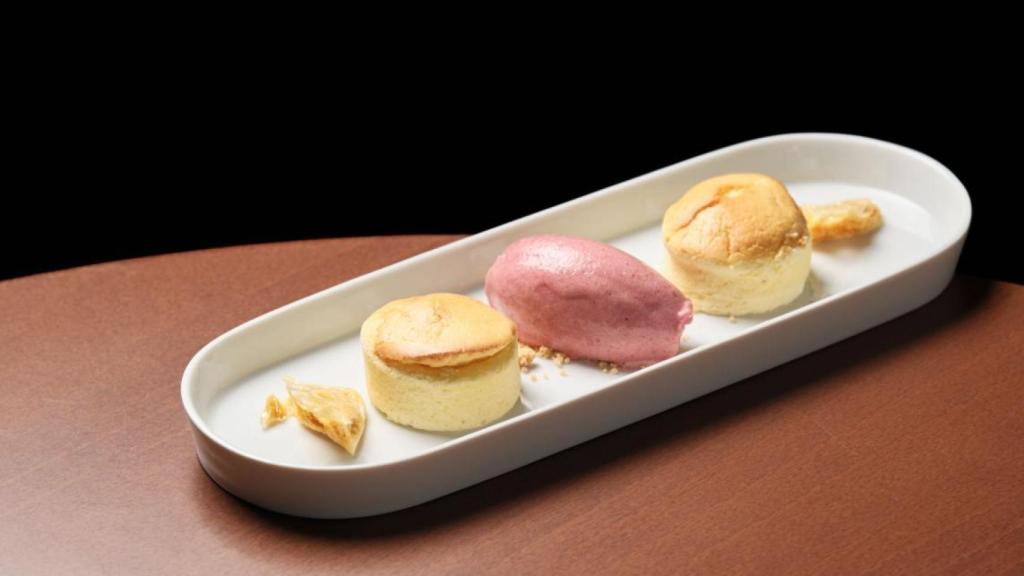 Pastís de formatge japonès amb cireres i flor de taronger de Dagma