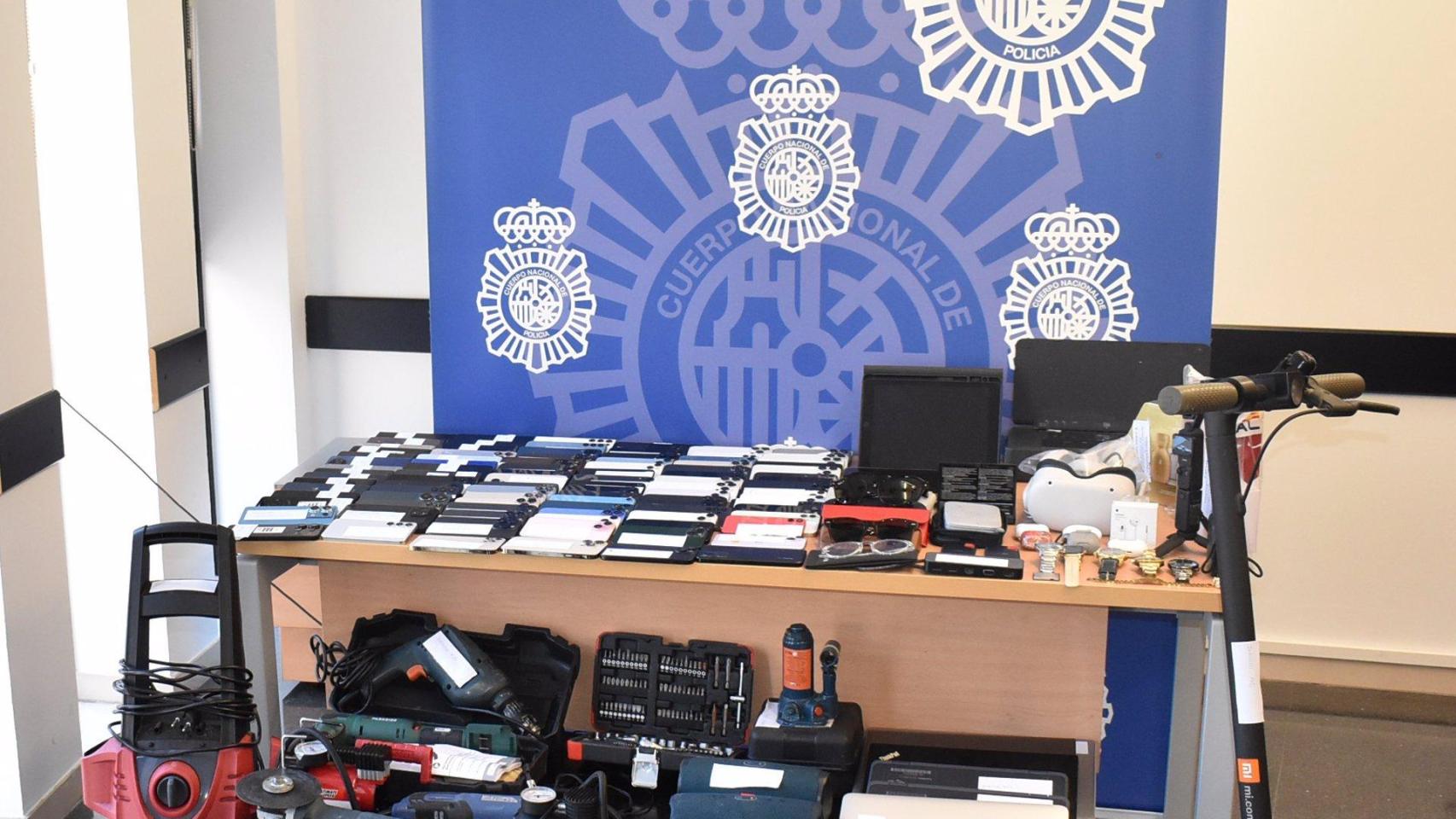 Intervenidos 118 dispositivos electrónicos en Badalona procedentes de robos en toda España