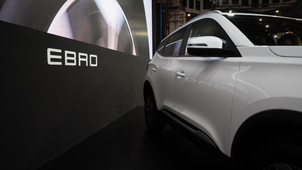 Lateral del nou Ebro s400 HEV