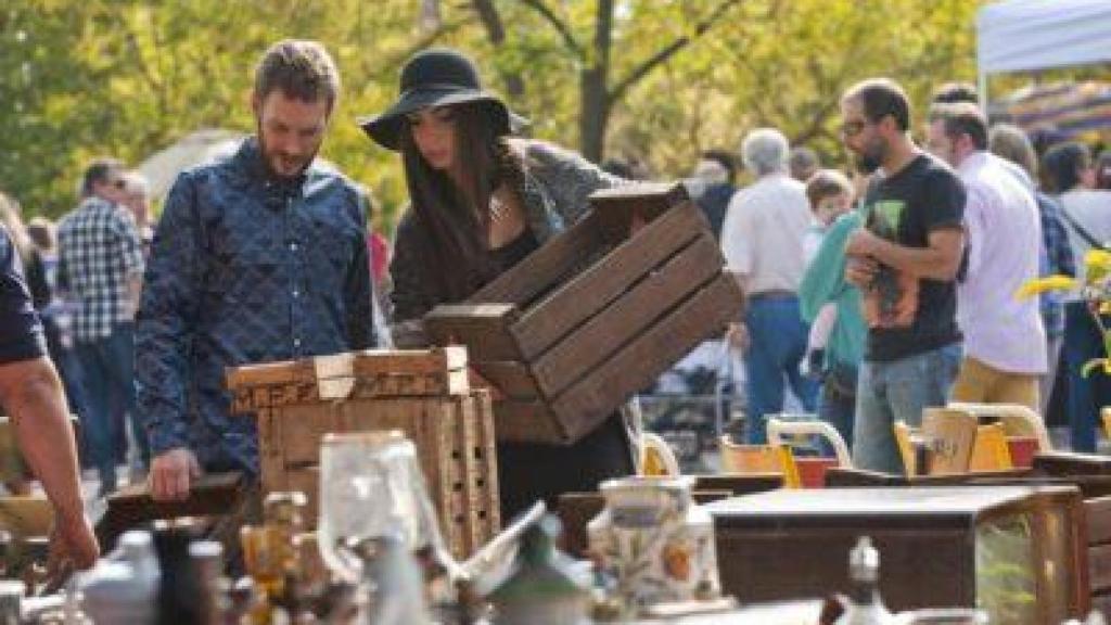 Dues persones al Mercantic de Sant Cugat del Vallès