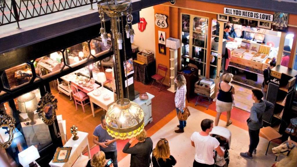 El interior del mercado Mercantic de Sant Cugat del Vallès