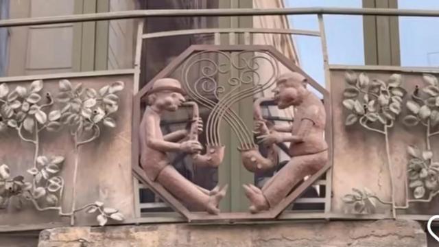 Saxofonistas de la calle del Carme, en el Raval, Barcelona