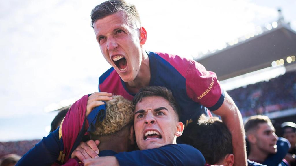 Lamine Yamal, Gavi y Dani Olmo celebran la victoria contra el Madrid en Montjuïc