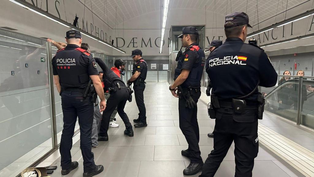 Mossos d'Esquadra durante la operación Kanpai 2